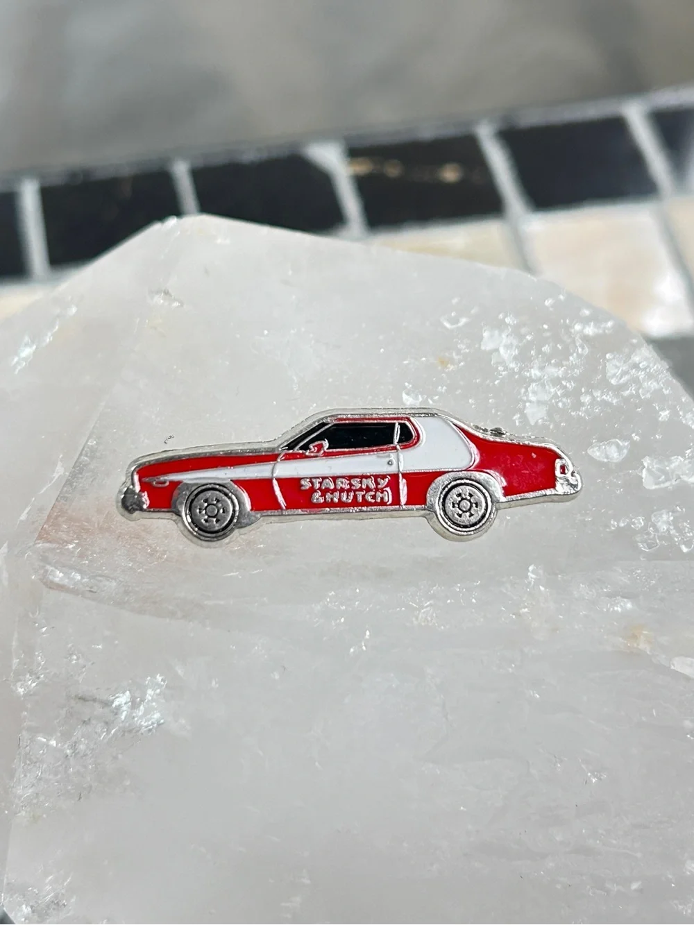 Warner Bros. Ent. 2003 Starsky & Hutch Enamel Lapel Pin Gran Torino Brand New
